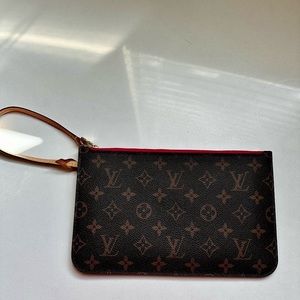 Louis Vuitton LV 🩷 Monogram Pouch Wristlet
